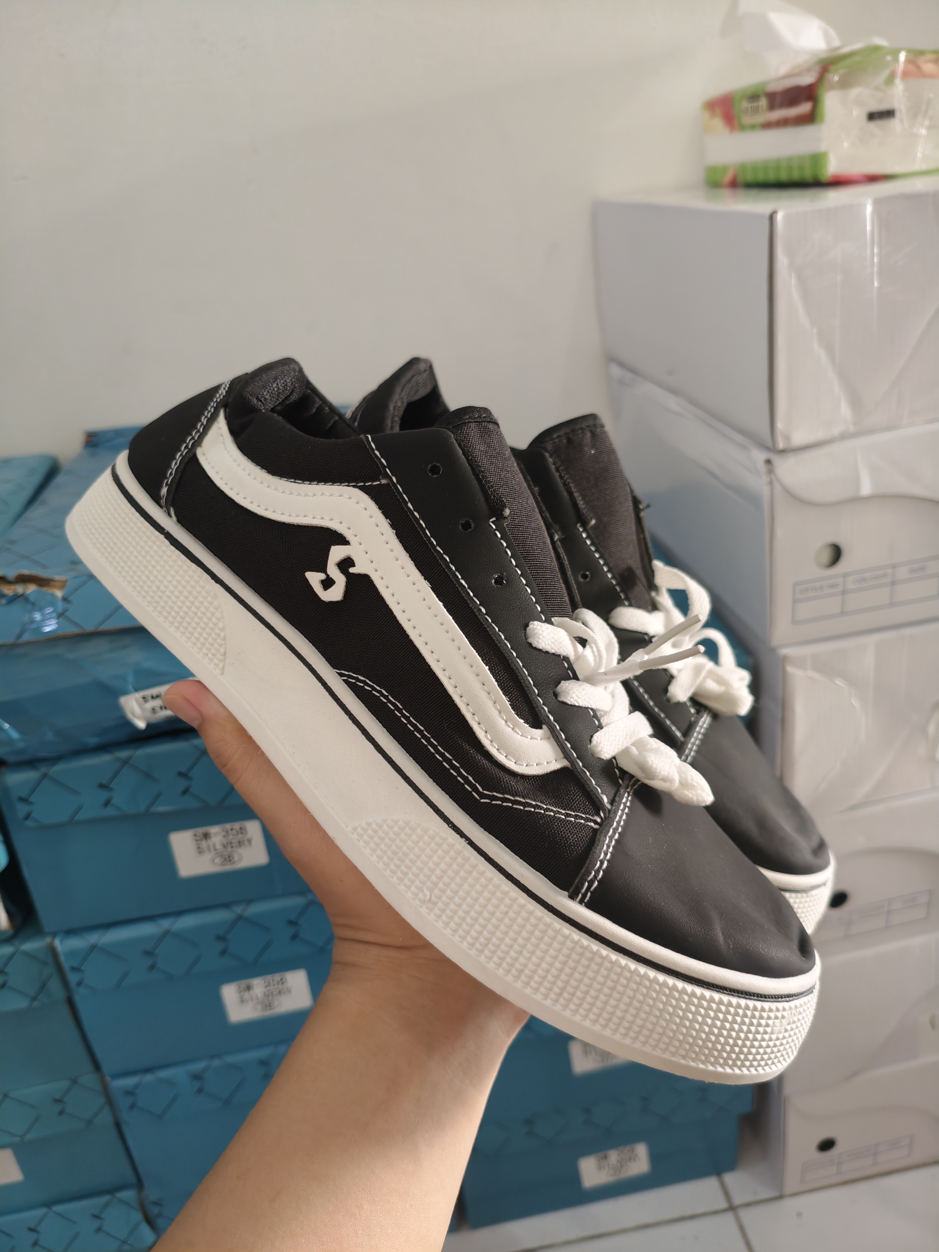 VANS Kanvas Hitam