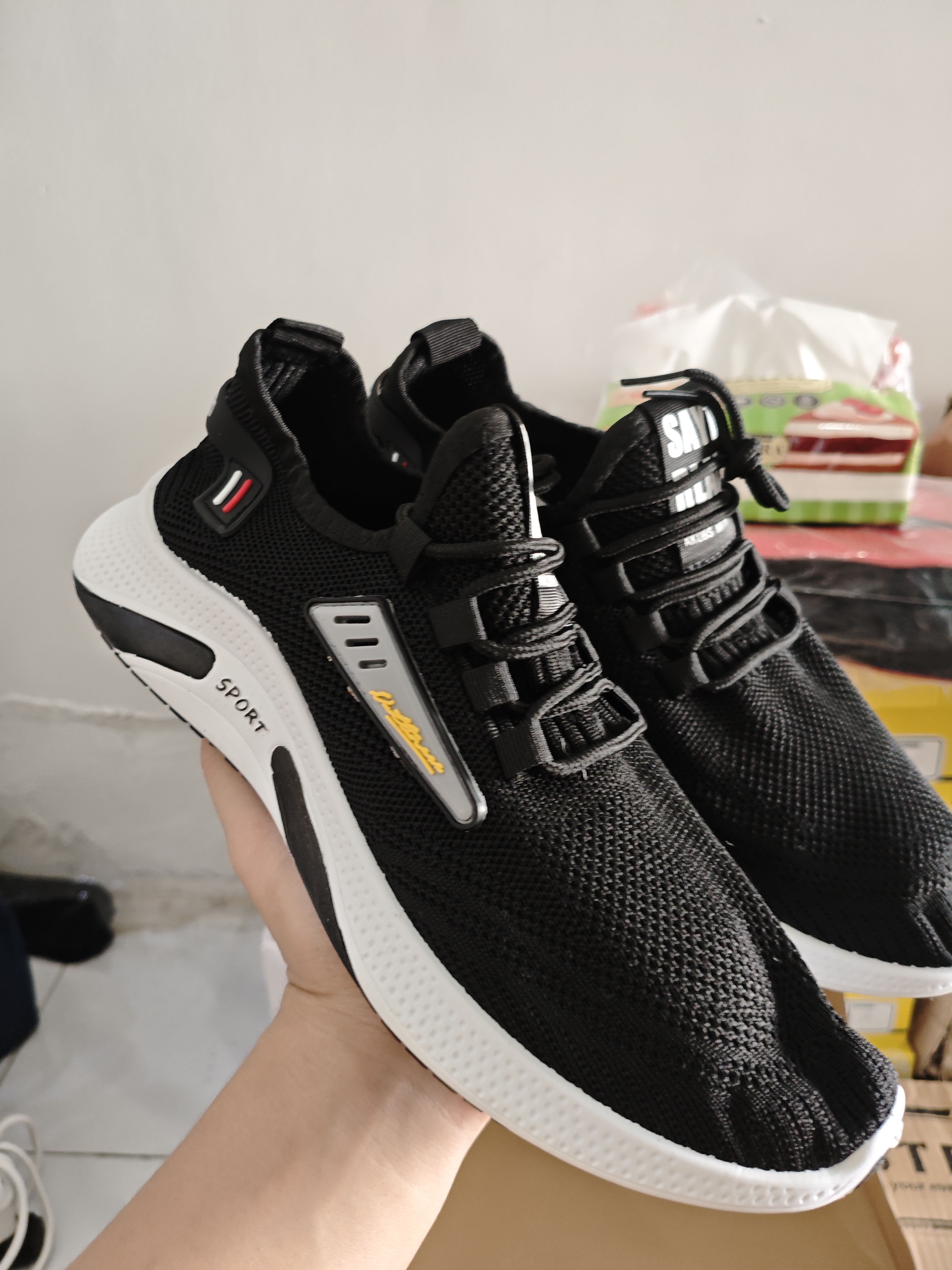Ventrox Runner – Sepatu Sneakers Pria Breathable