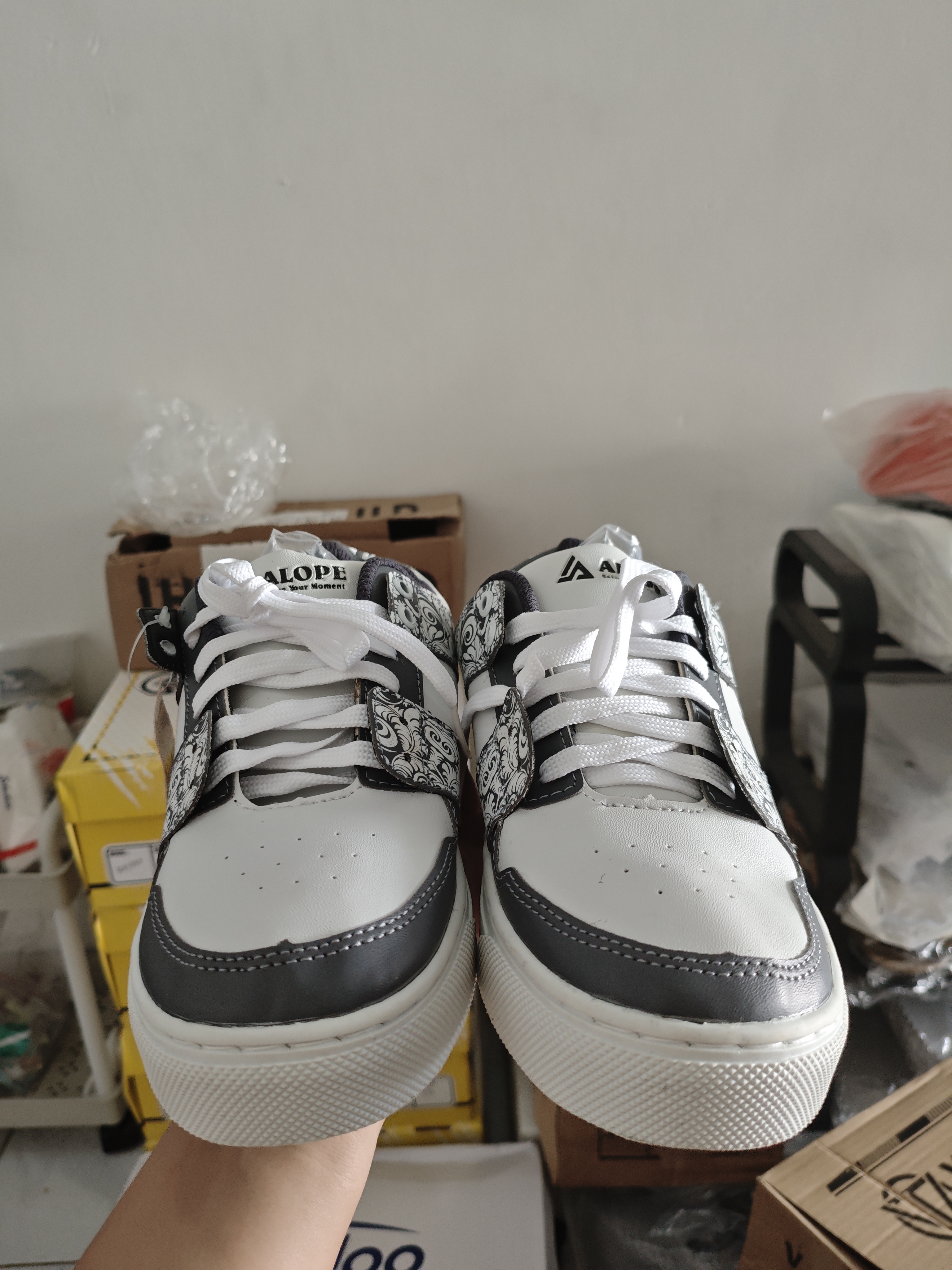 Sepatu Sneakers Motif Batik