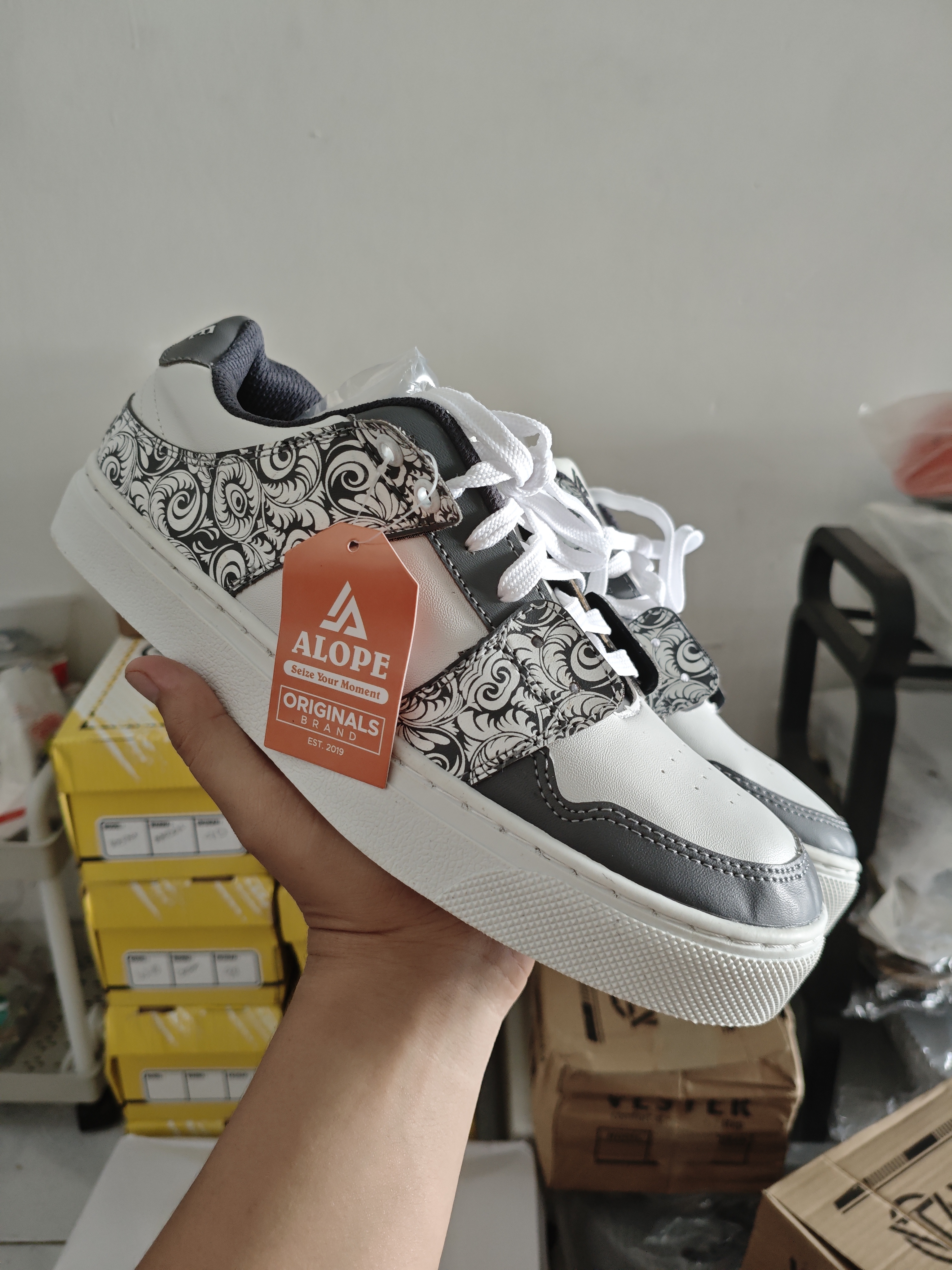 Sepatu Sneakers Motif Batik