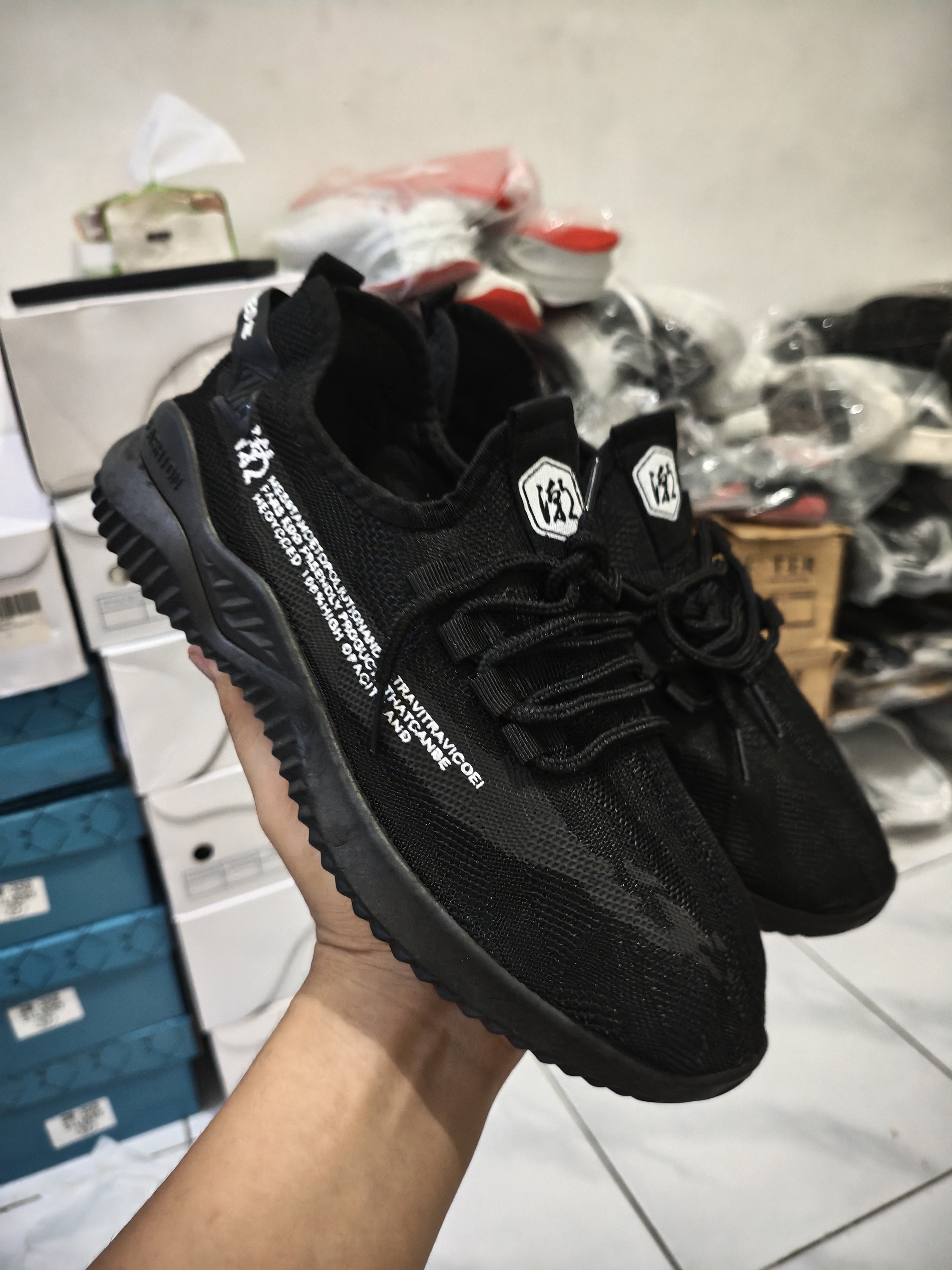 Sepatu Sneakers Casual Pria Hitam