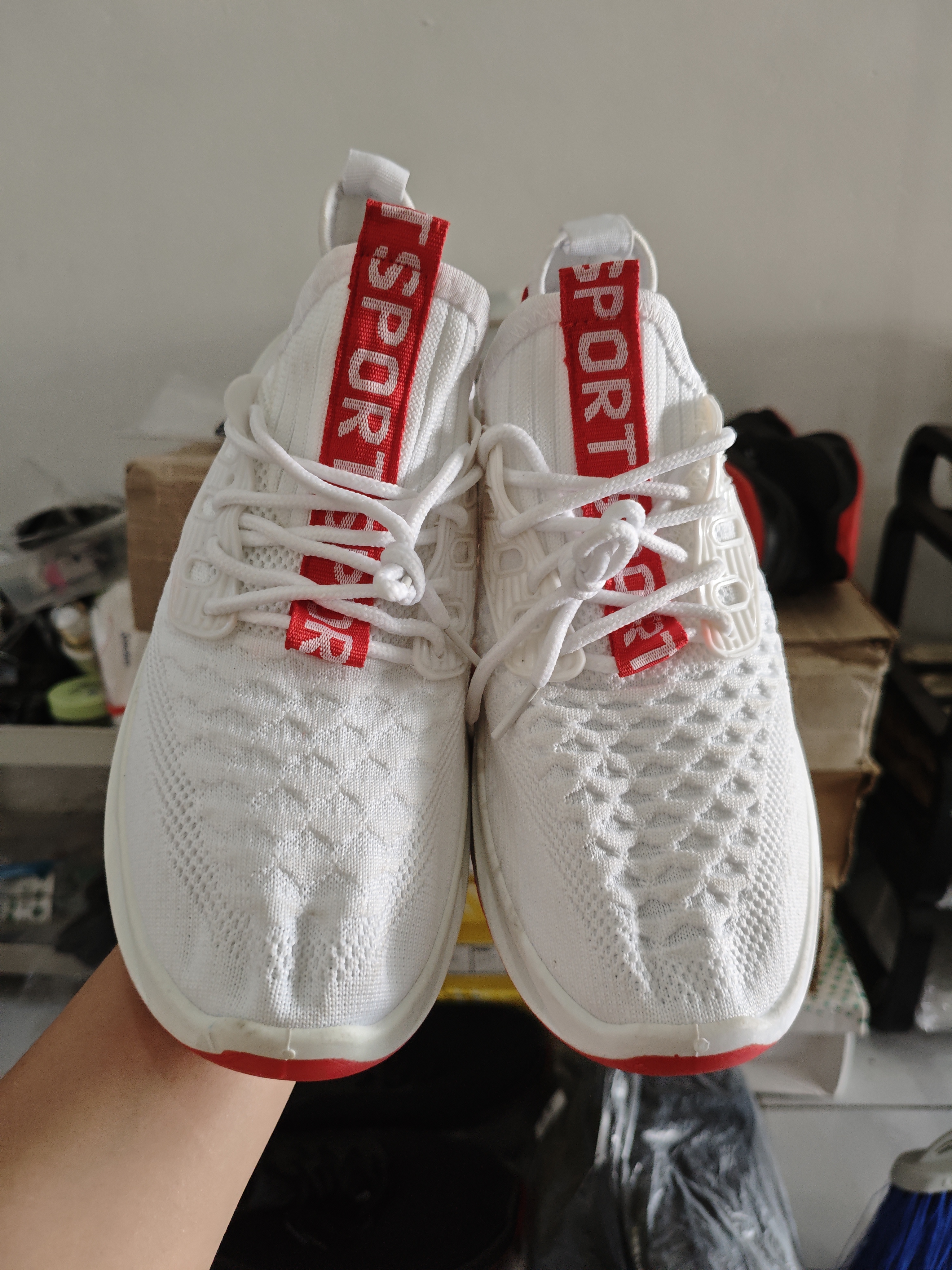 Sepatu Sneakers Casual Putih
