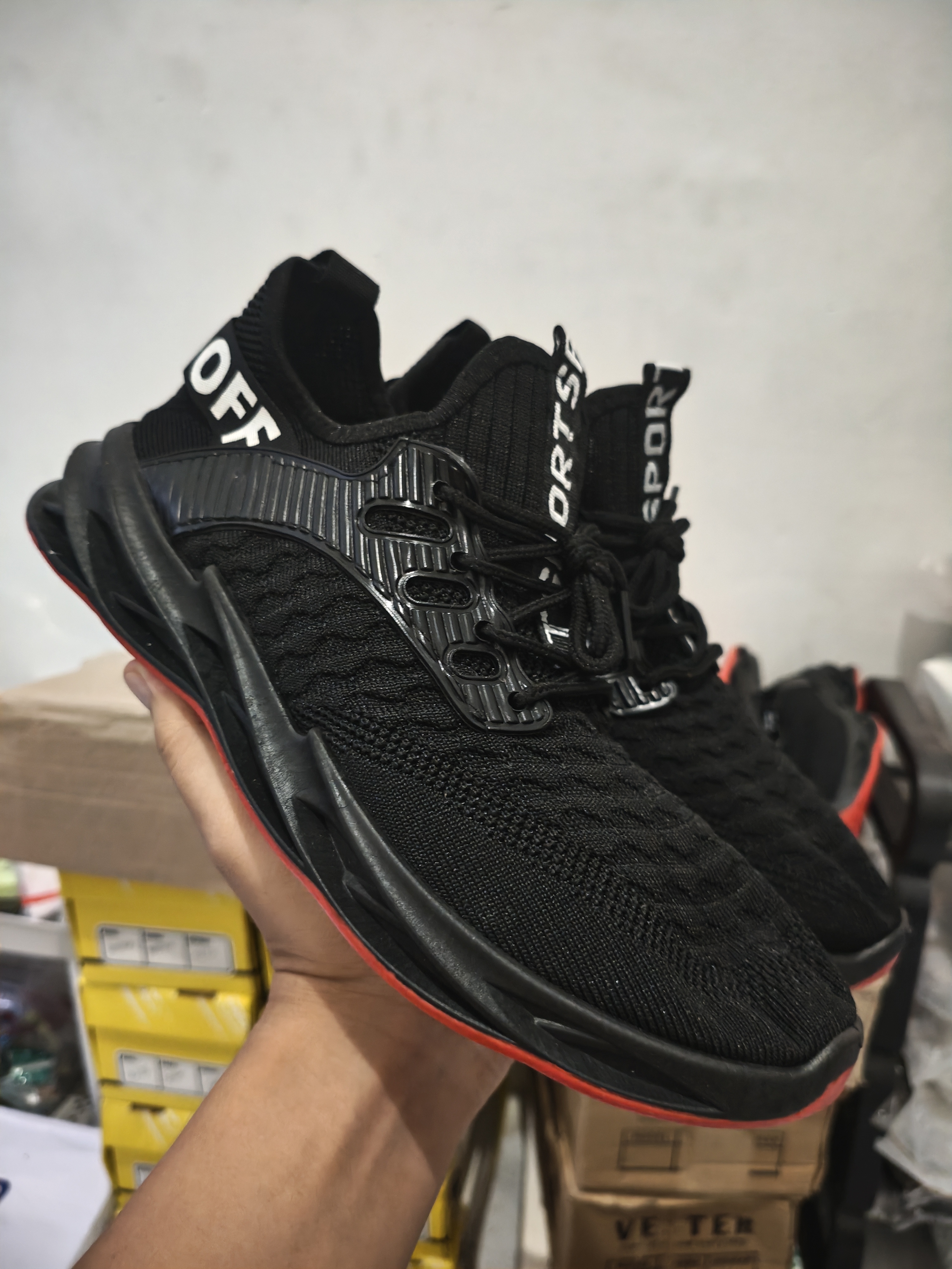 Sepatu Sneakers Casual Hitam