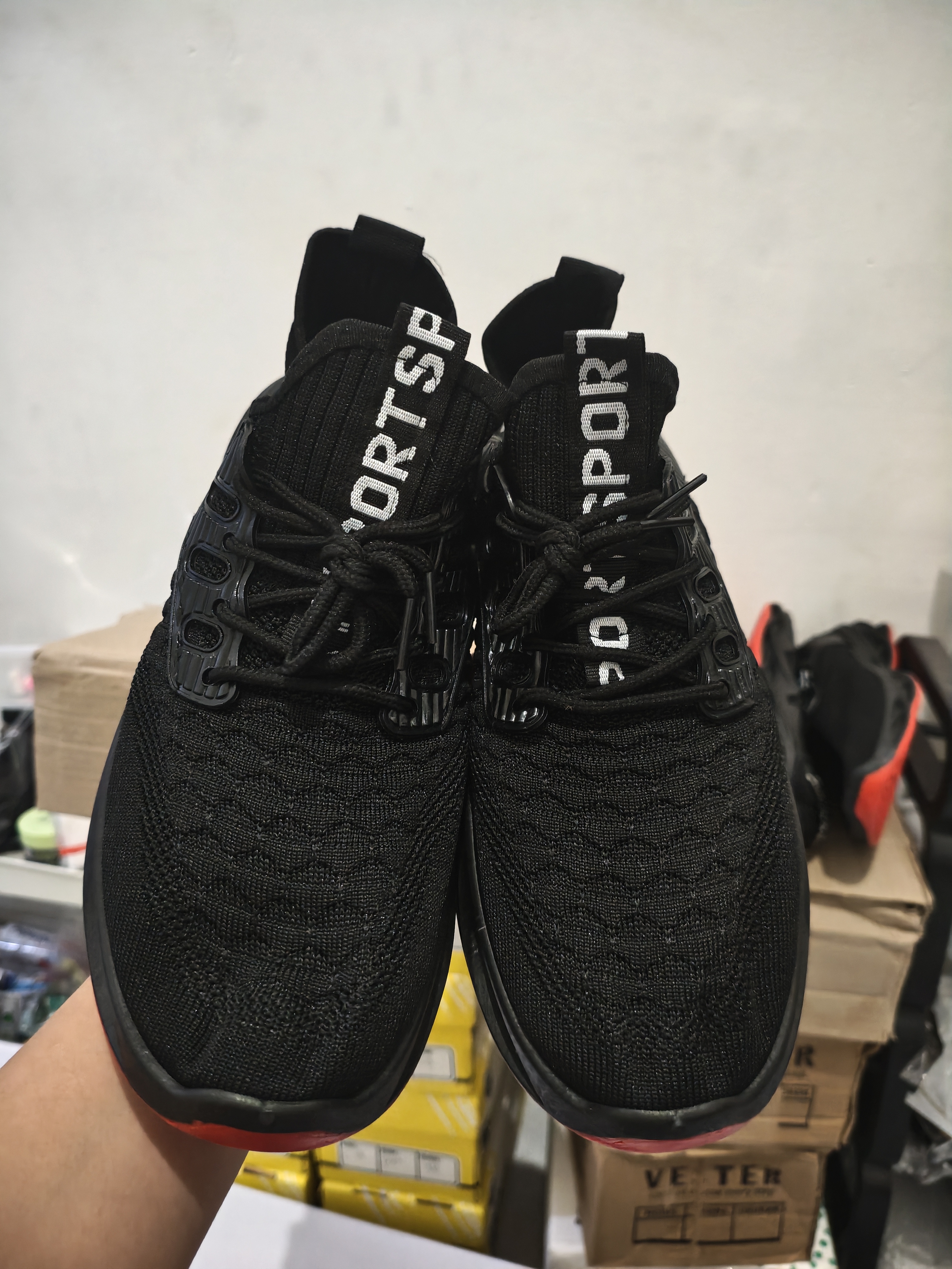 Sepatu Sneakers Casual Hitam