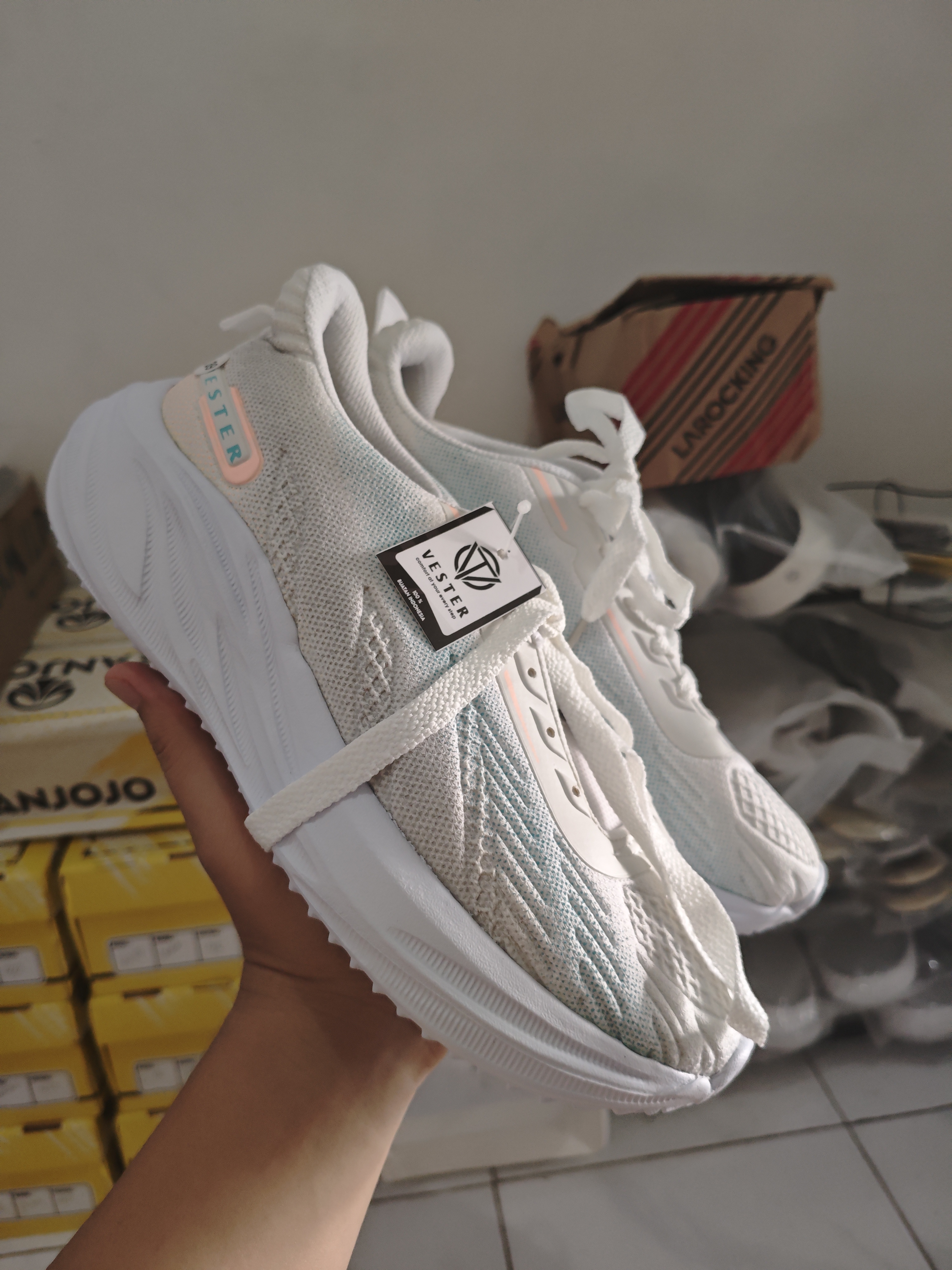 Sepatu Running Wanita