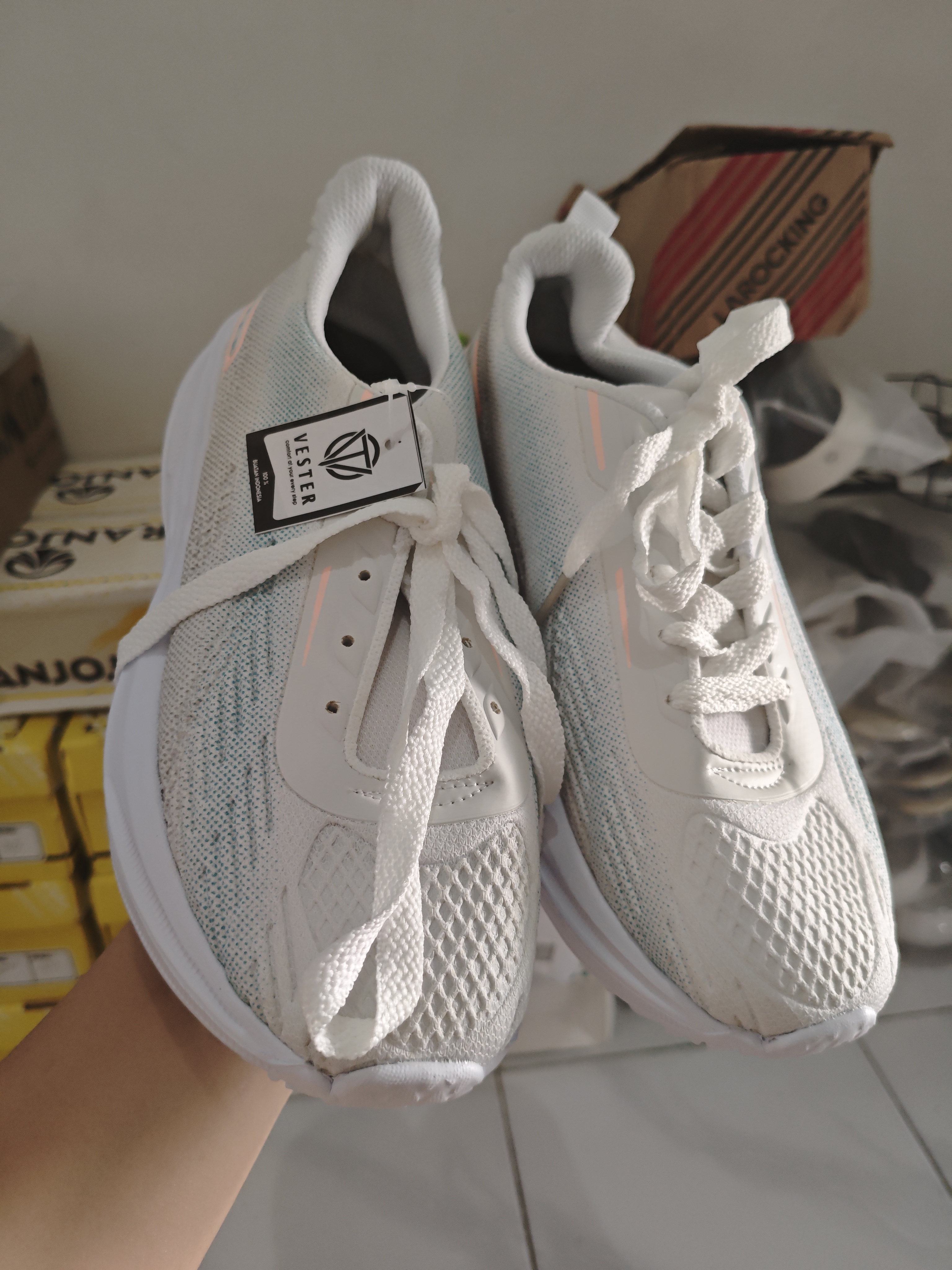 Sepatu Running Wanita