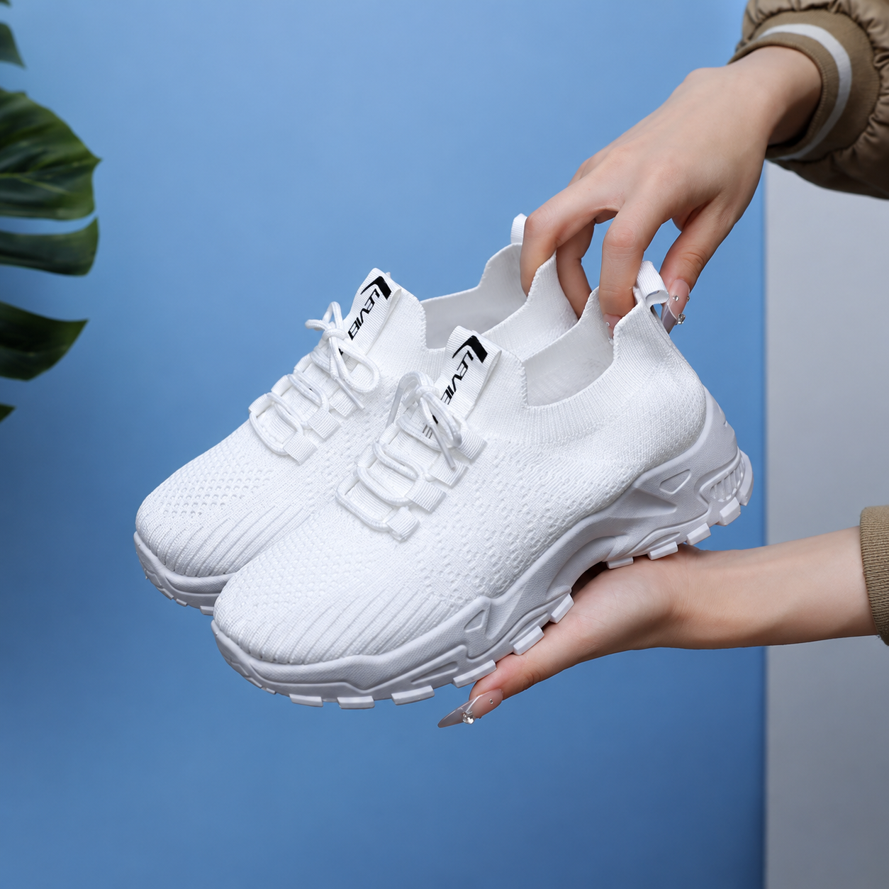 Sneakers Casual Putih Perempuan