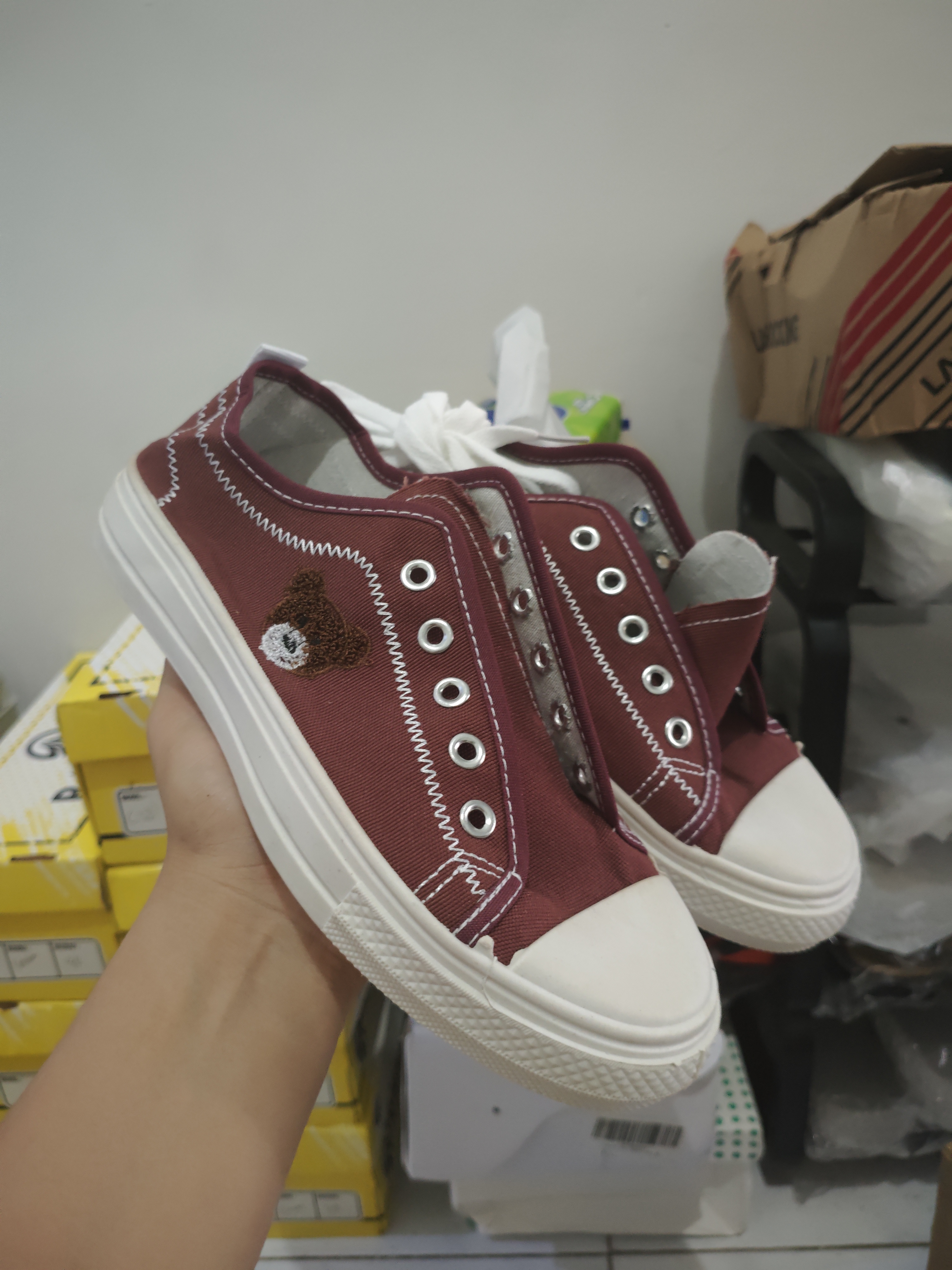 Sepatu Casual Wanita Burgundy