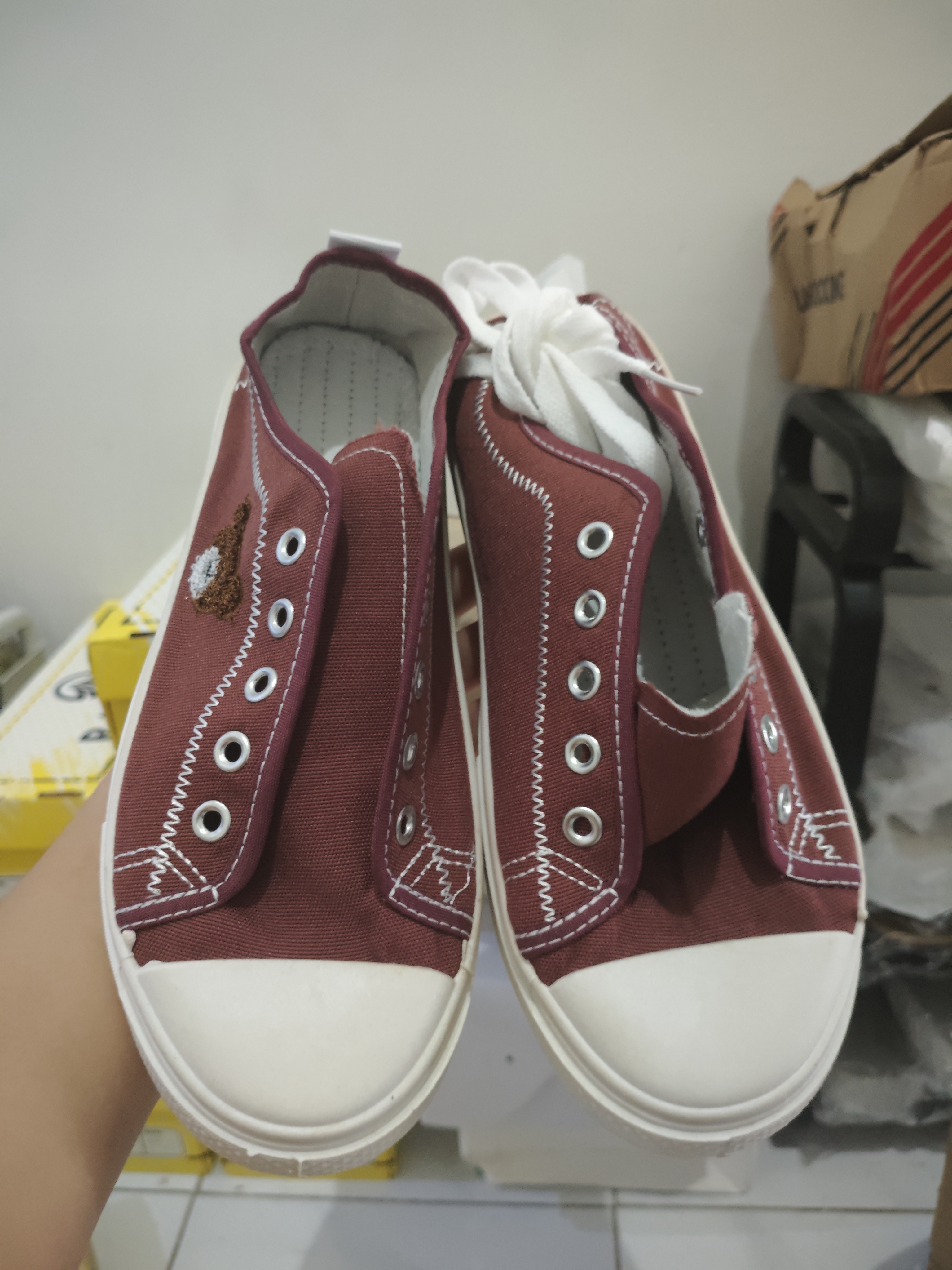 Sepatu Casual Wanita Burgundy