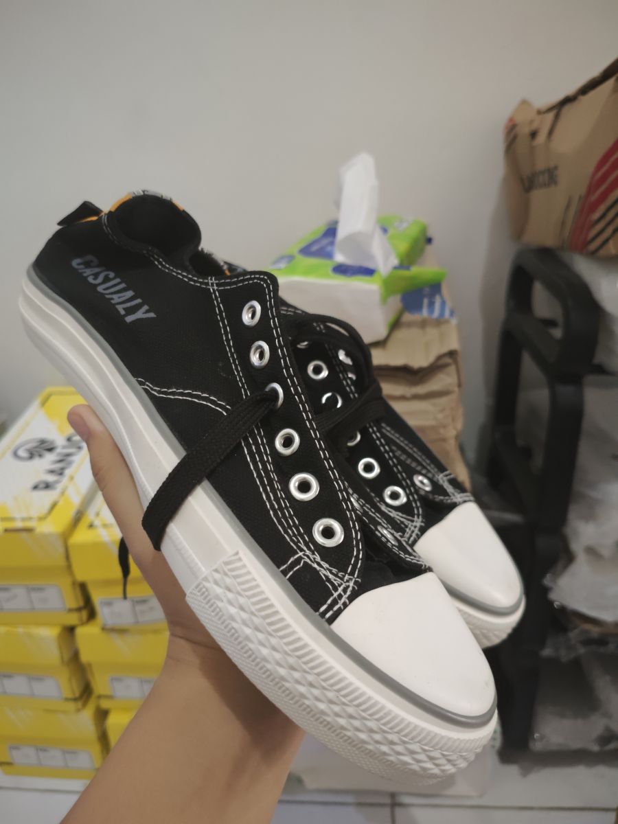 Sepatu Casual Wanita