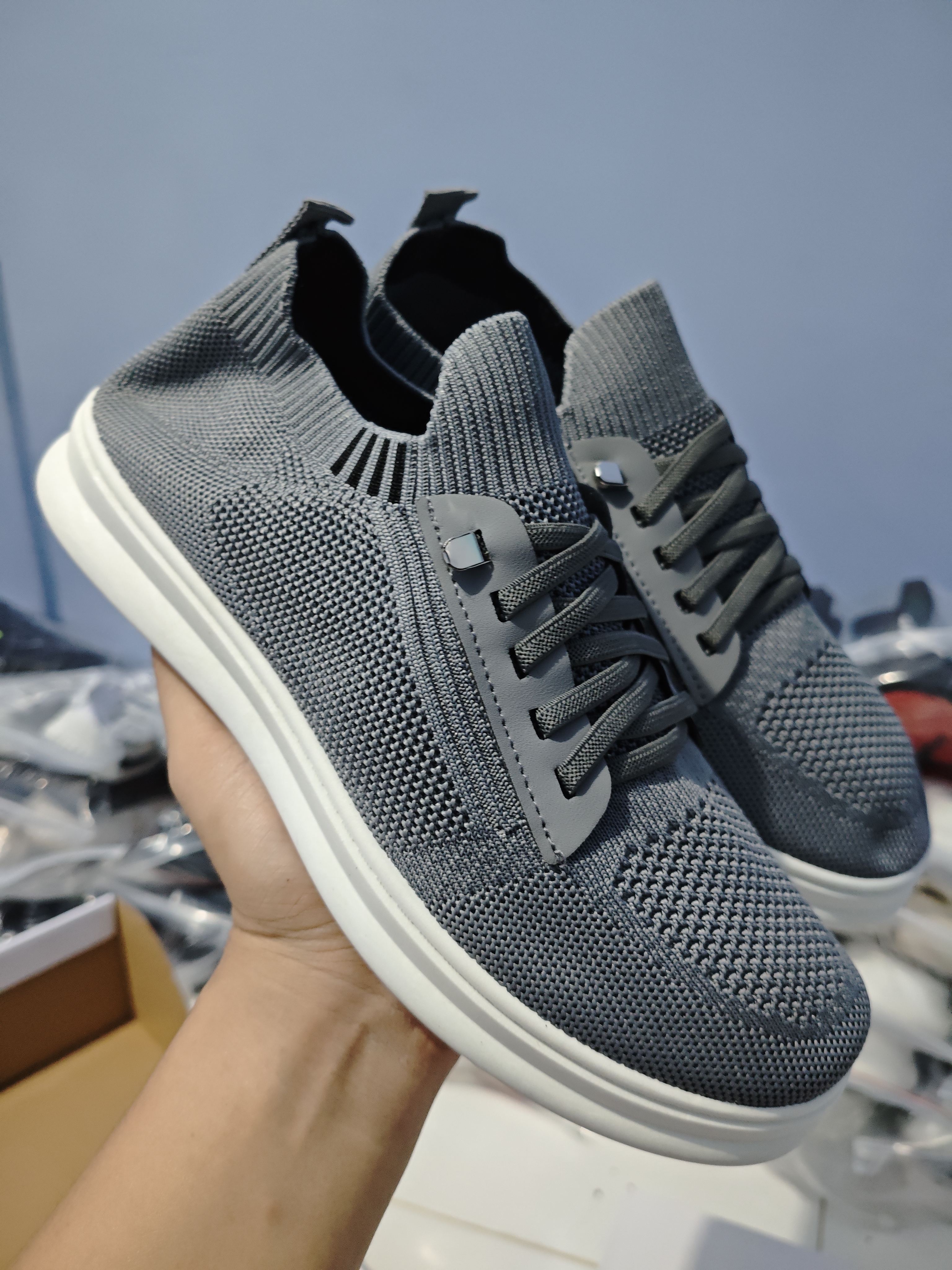 Sepatu Naxus Warna Abu Abu
