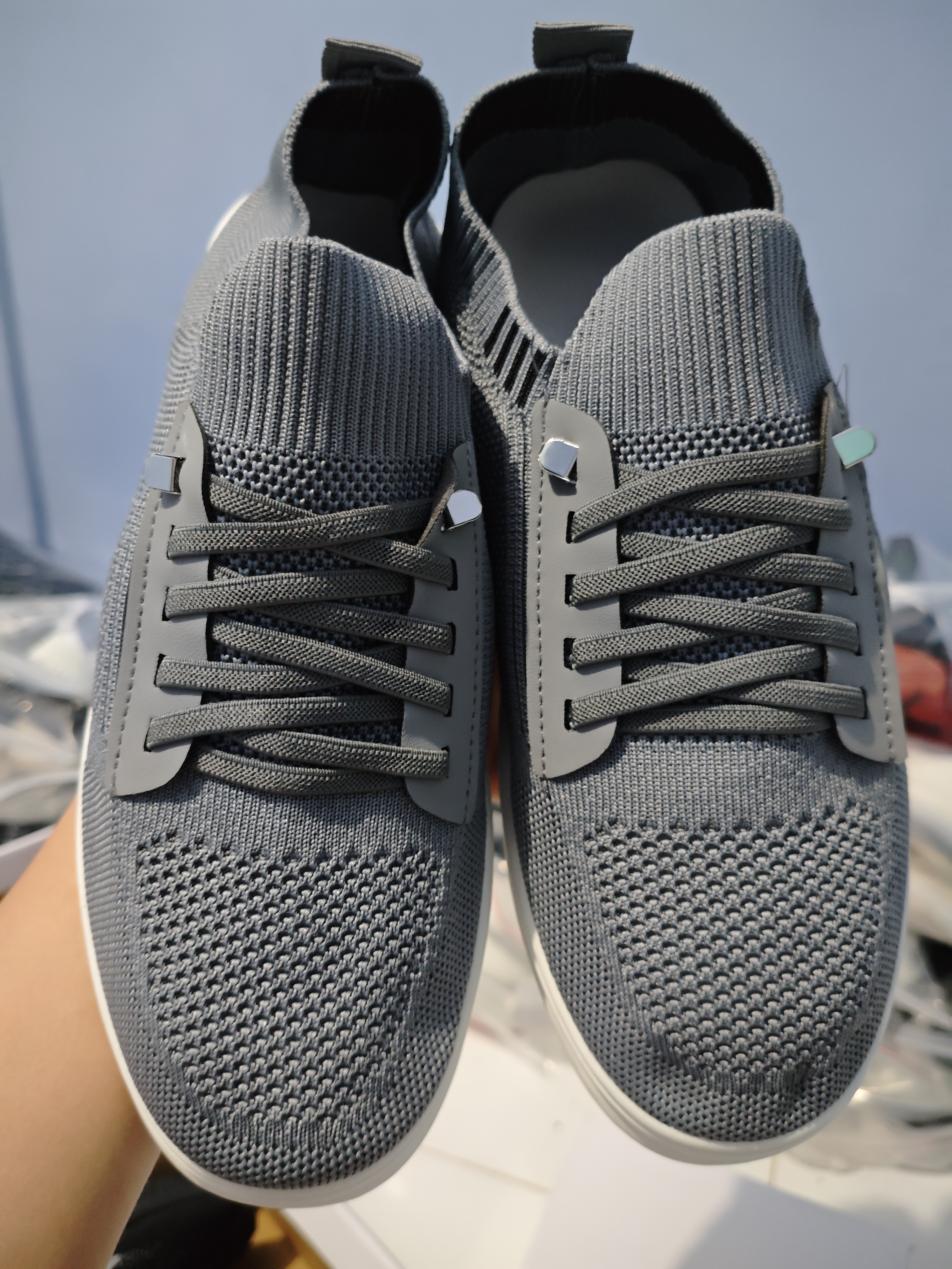 Sepatu Naxus Warna Abu Abu