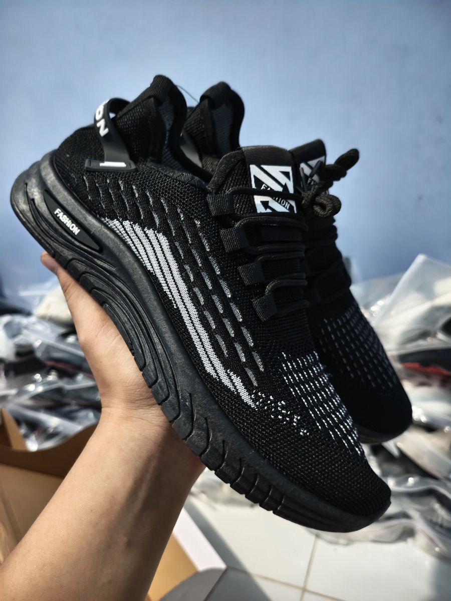 Sepatu Hitam Pria