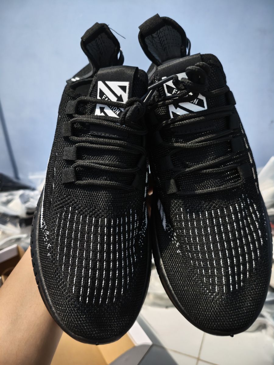 Sepatu Hitam Pria