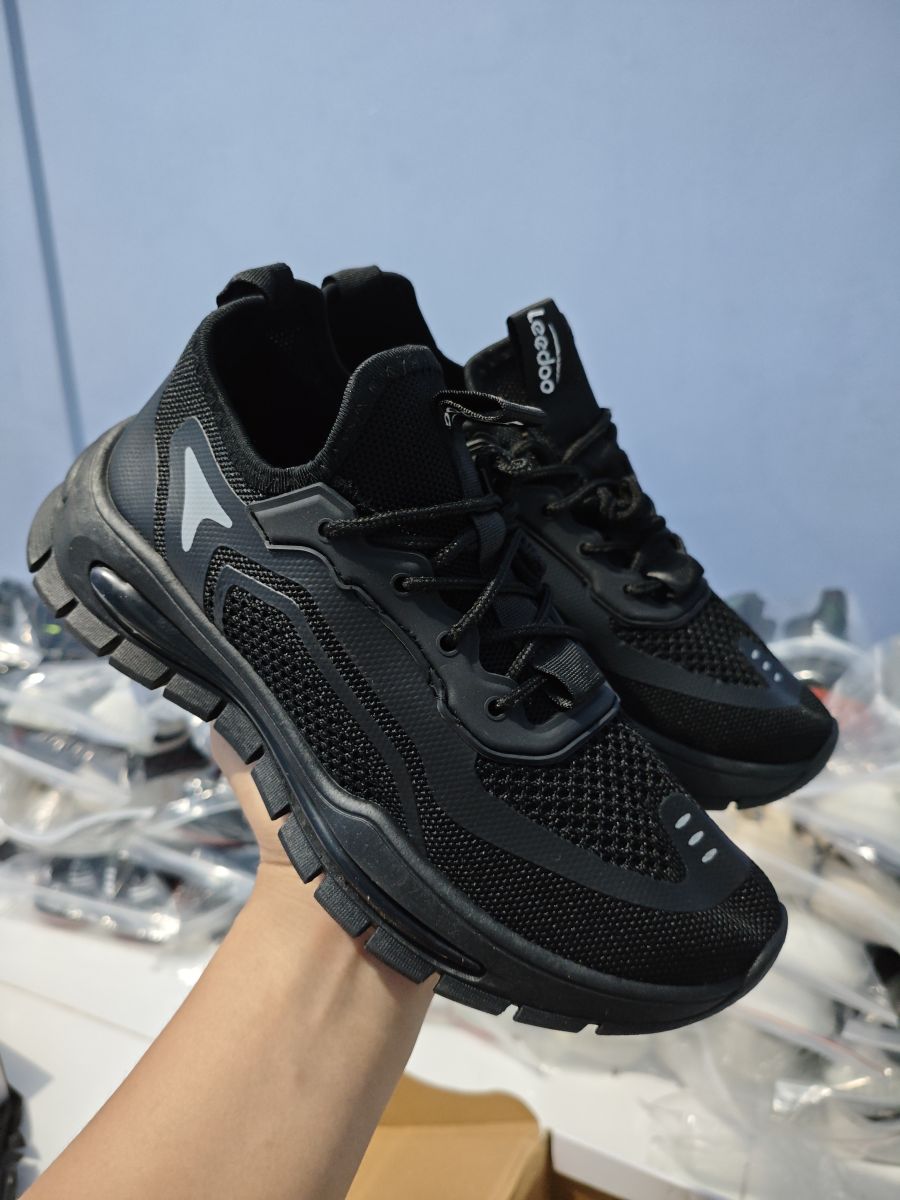 Sepatu Hitam Pria