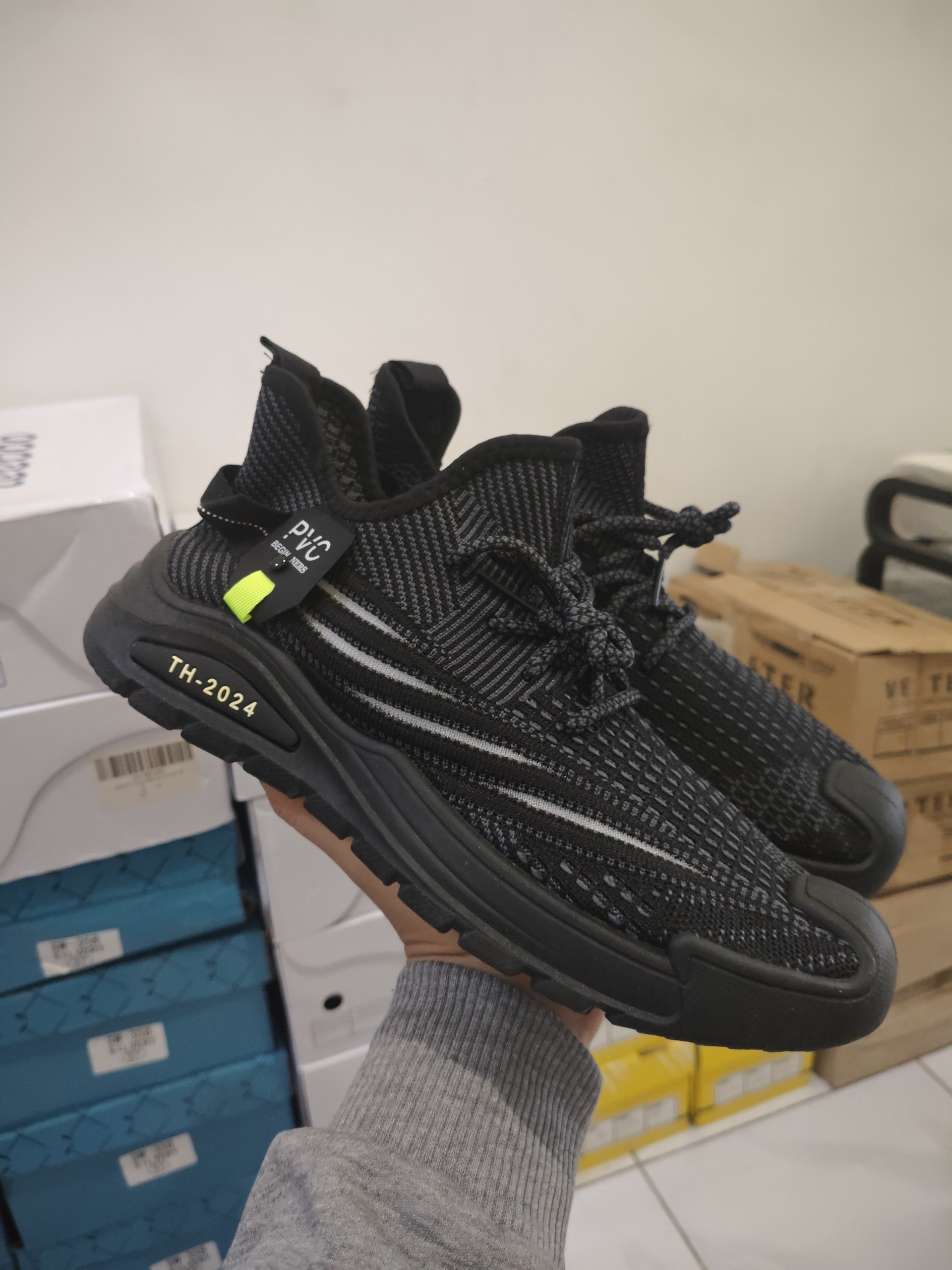 Phantom Knit – Sepatu Sneakers Pria Casual & Sport