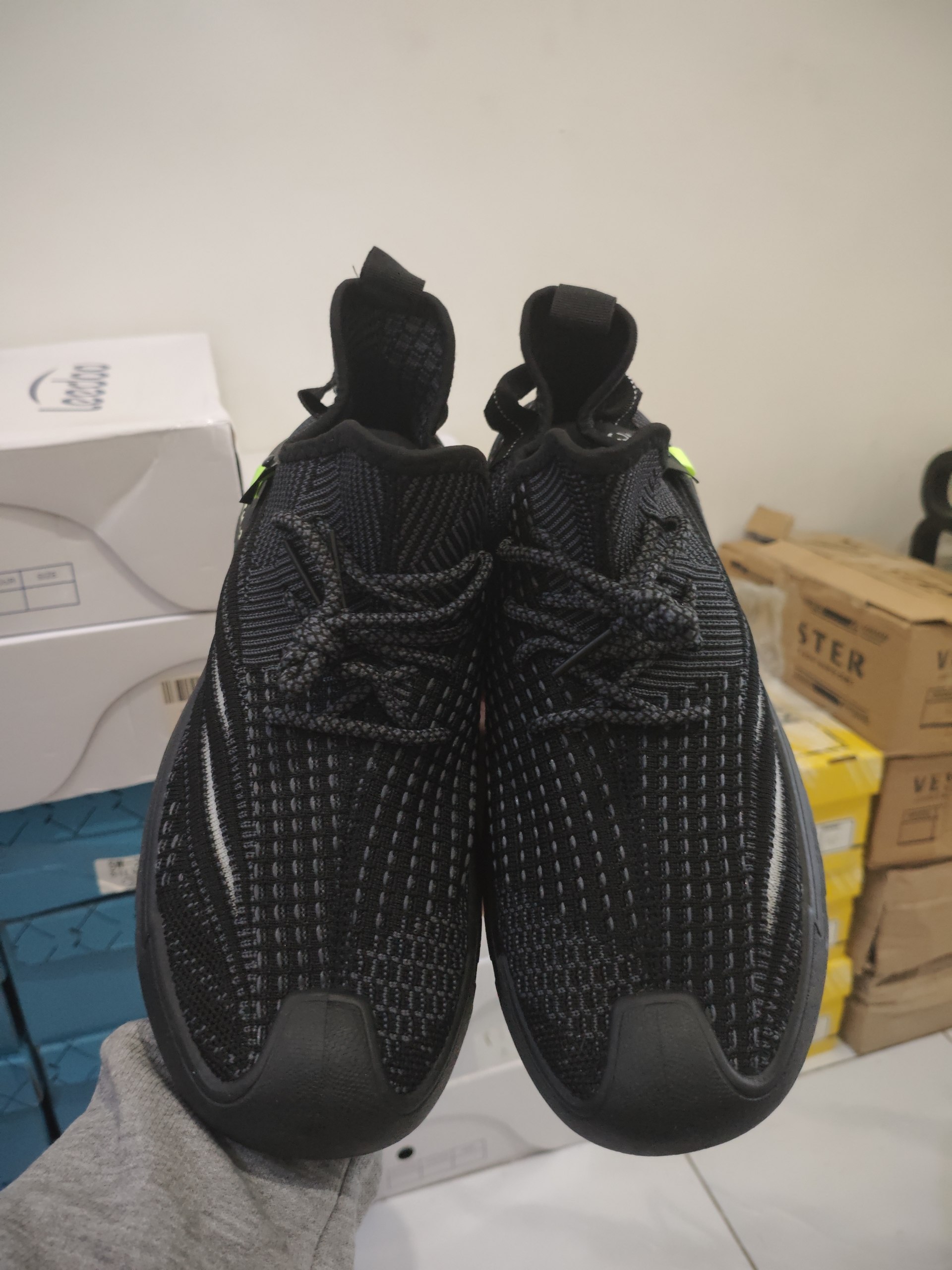 Phantom Knit – Sepatu Sneakers Pria Casual & Sport