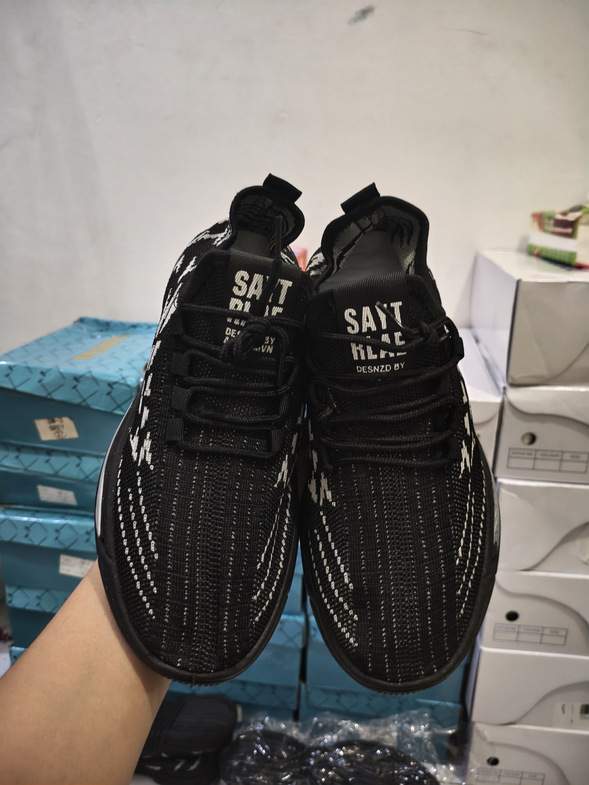 Thunder X Hitam – Sneakers Pria Premium Casual & Sport