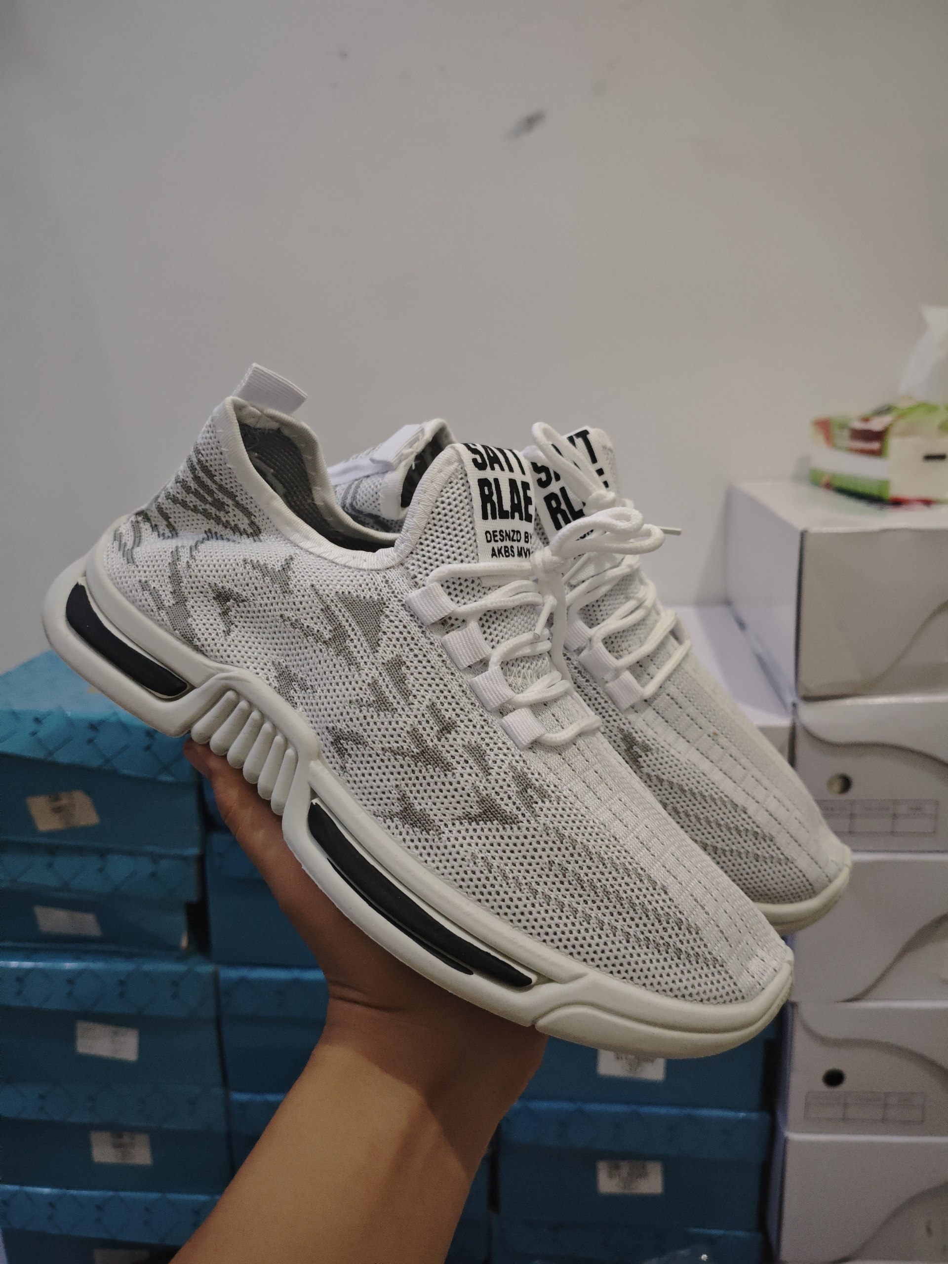 Thunder X Putih – Sneakers Pria Premium Casual & Sport