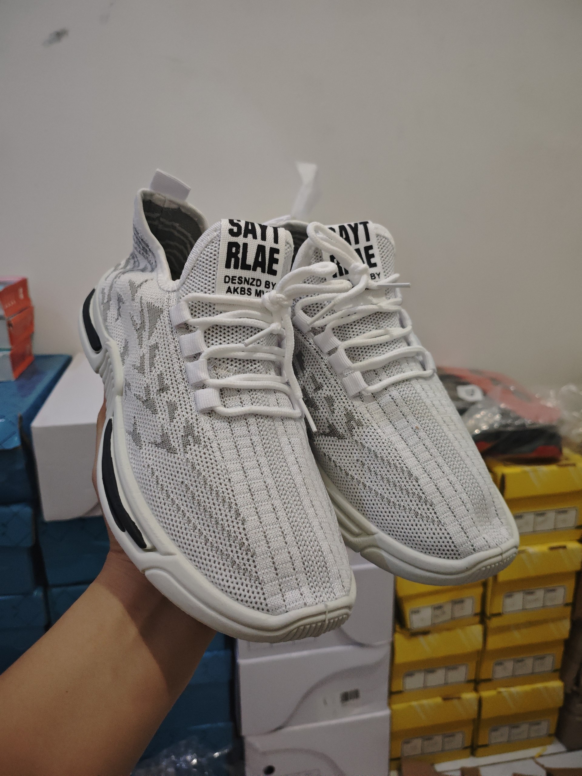 Thunder X Putih – Sneakers Pria Premium Casual & Sport
