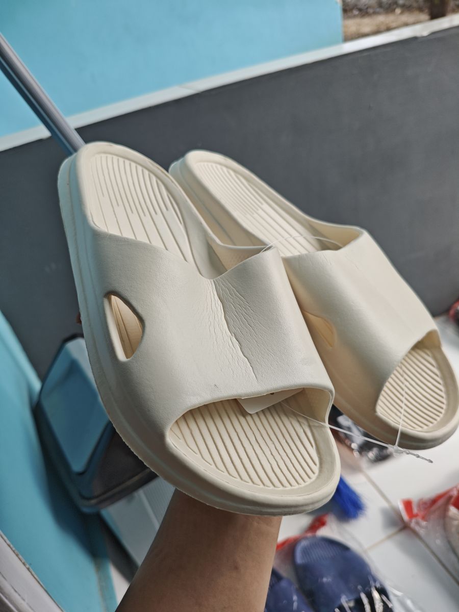 Sandal Warna cream
