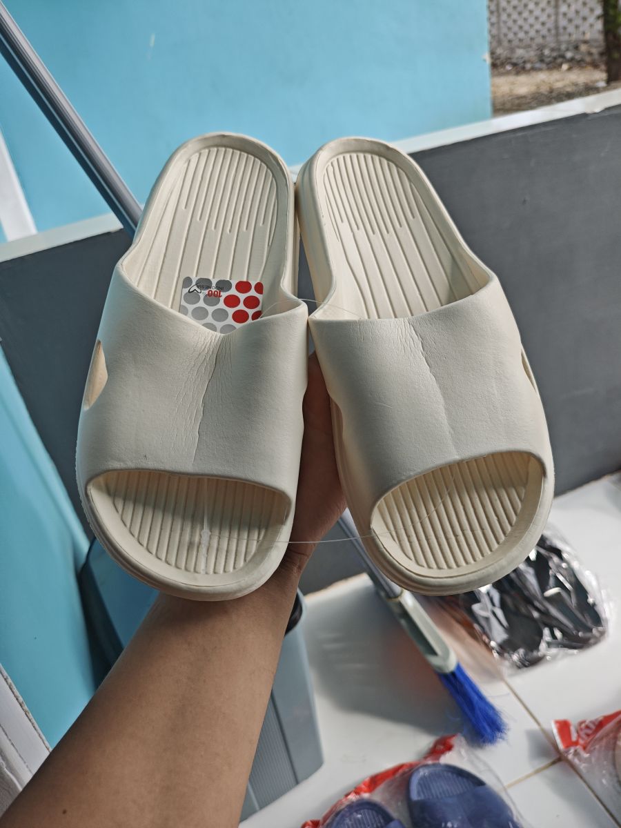 Sandal Warna cream