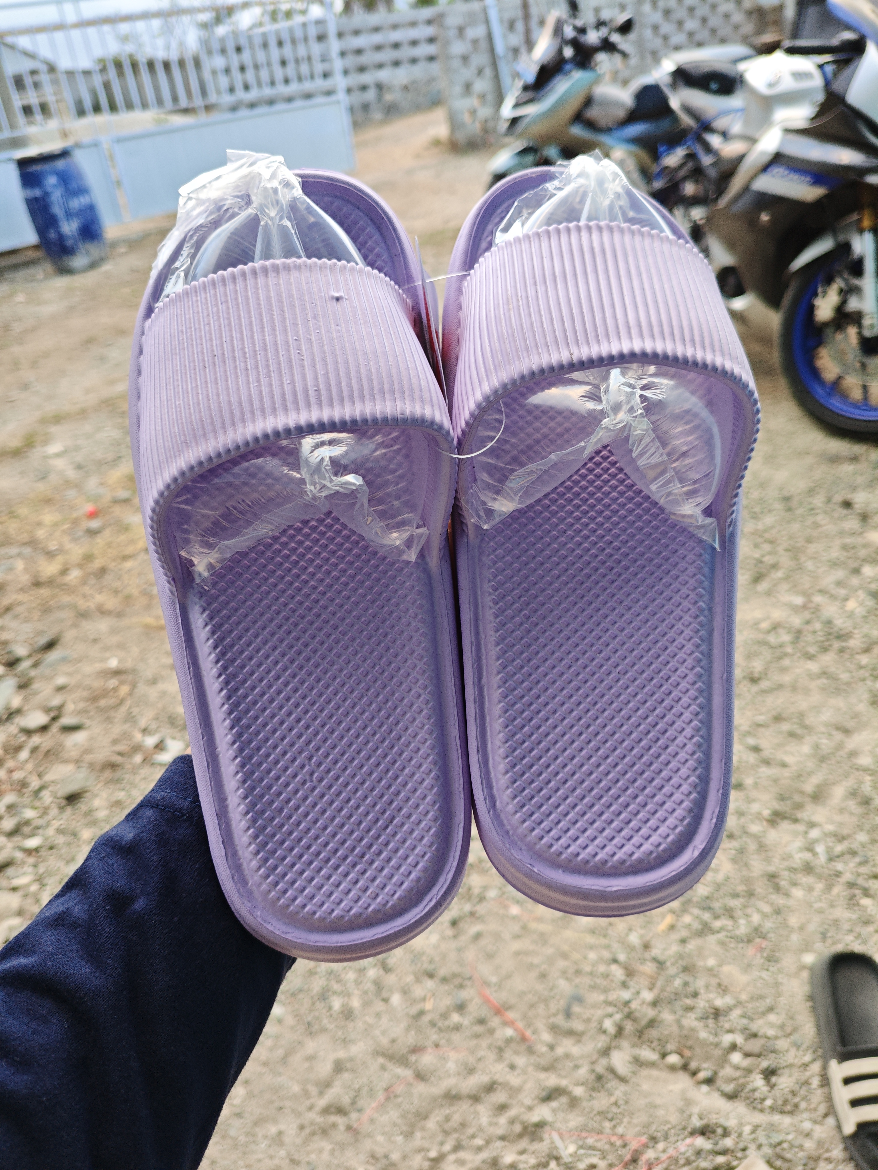 Sandal Ungu