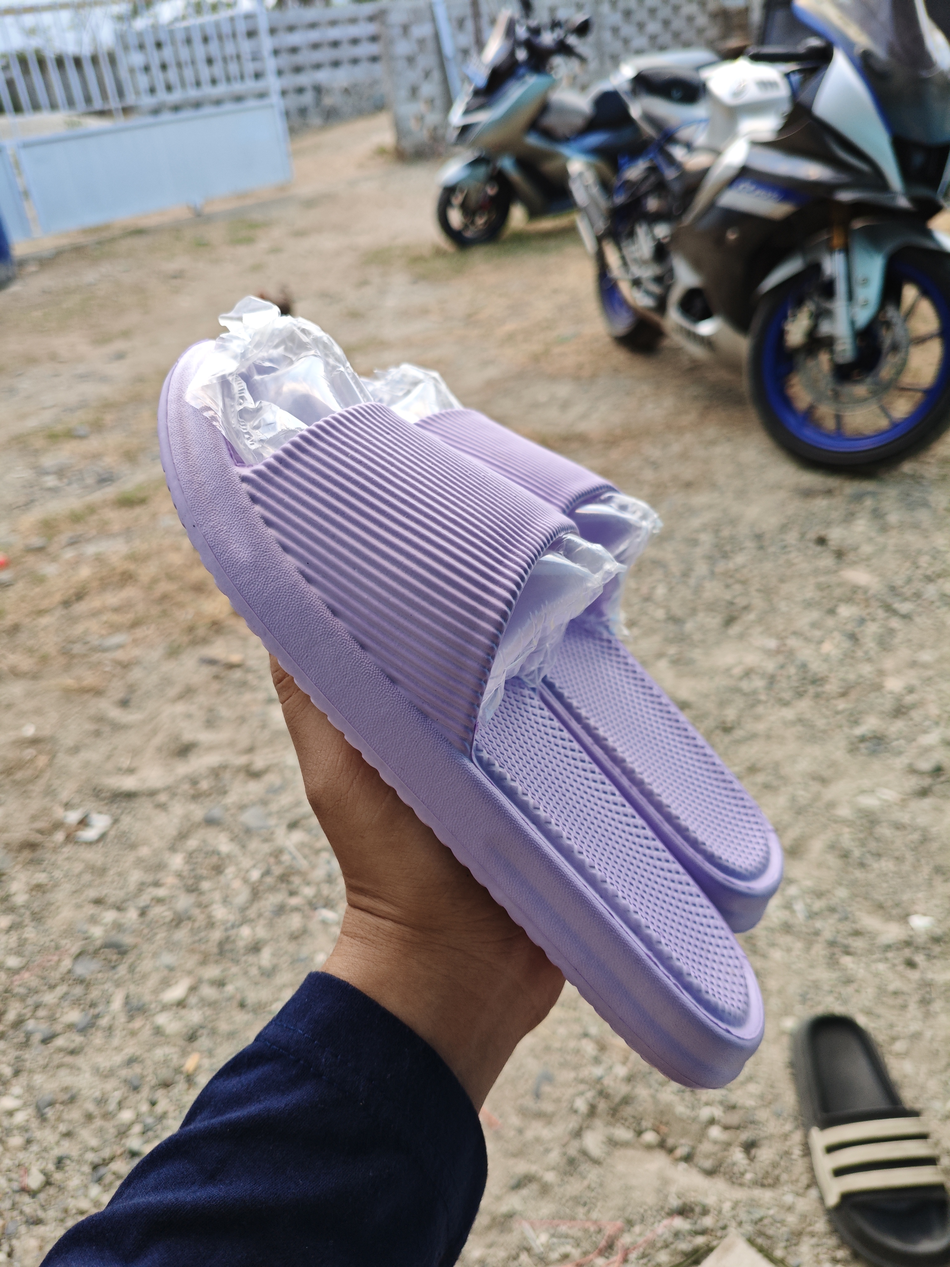 Sandal Ungu